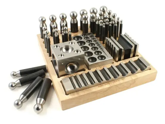 [EF019] Ensemble complet de bouterolles à emboutir + Enclumes 