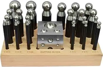 Jeu de 24 bouterolles + Dé cubique 